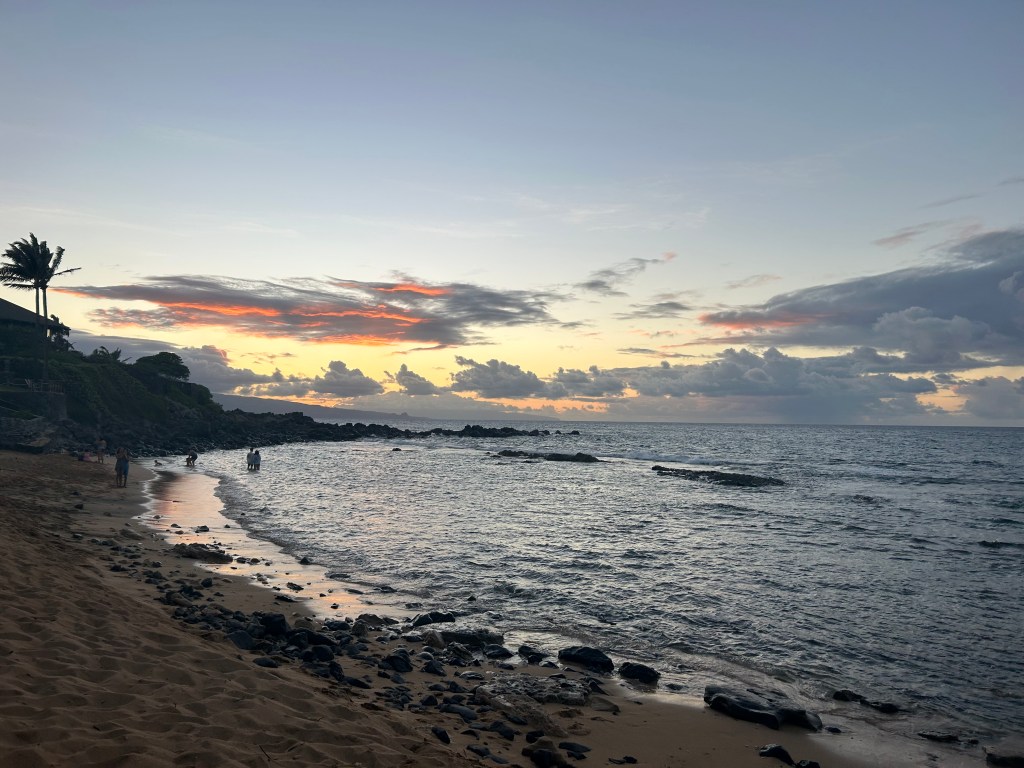 Photograph of the sunset on the coast of Maui, Hawai'i